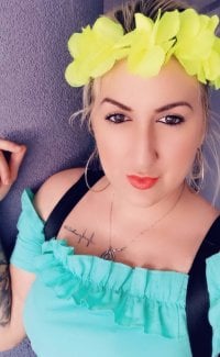 rebeikolove's Offline Chat Room