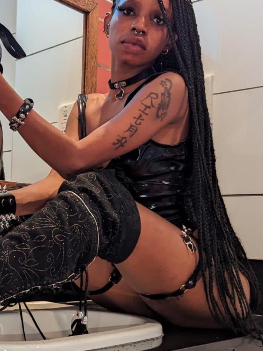 Live sex webcam photo for Ririmcuty #281849558