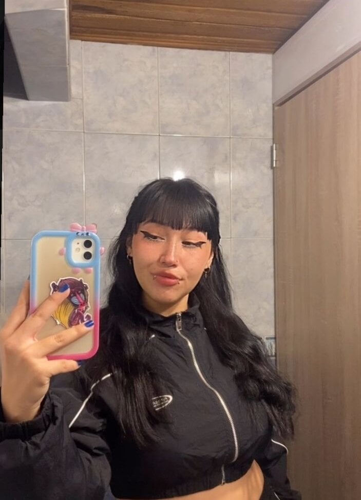 sleekcams.com isabella_smith_t livesex profile in bisexual cams
