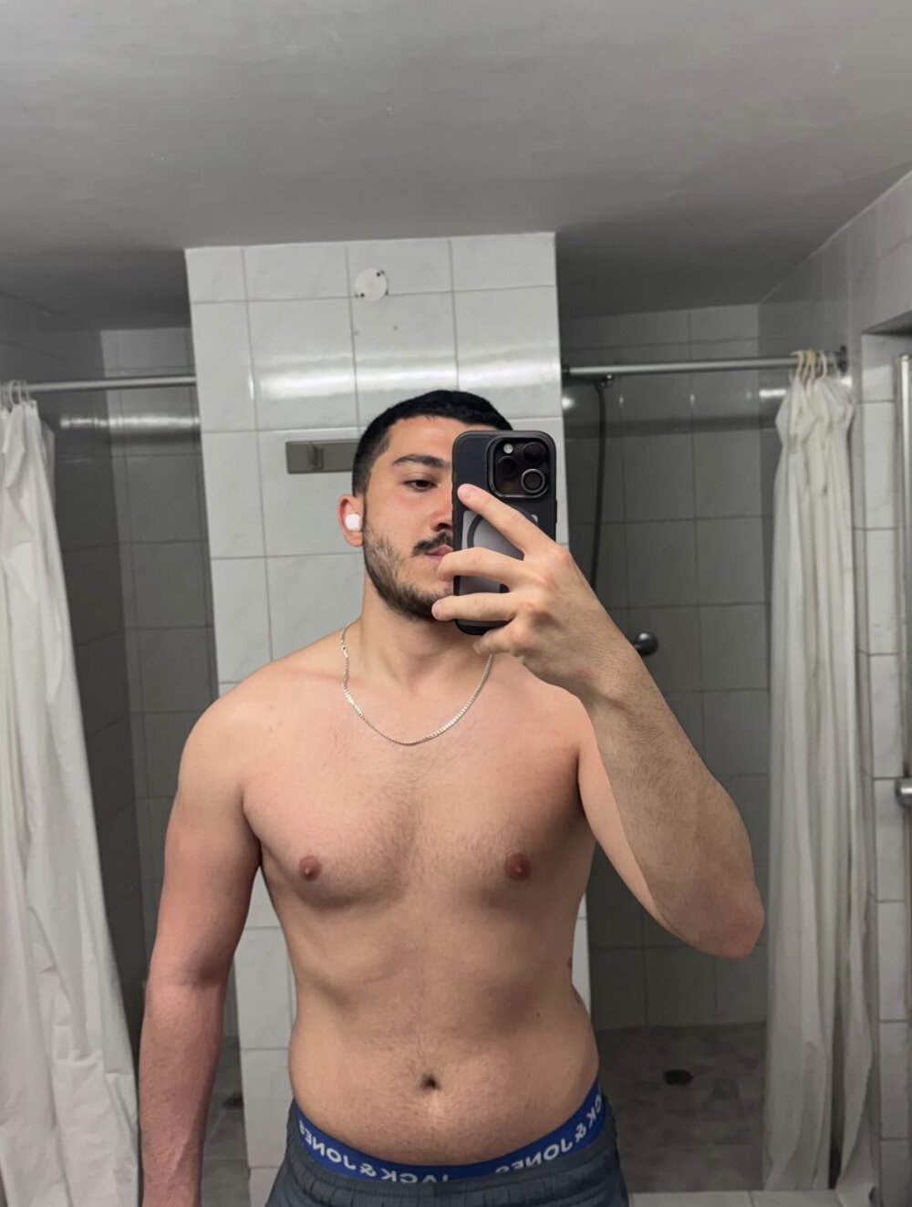 carloos593 Offline XXX-chat