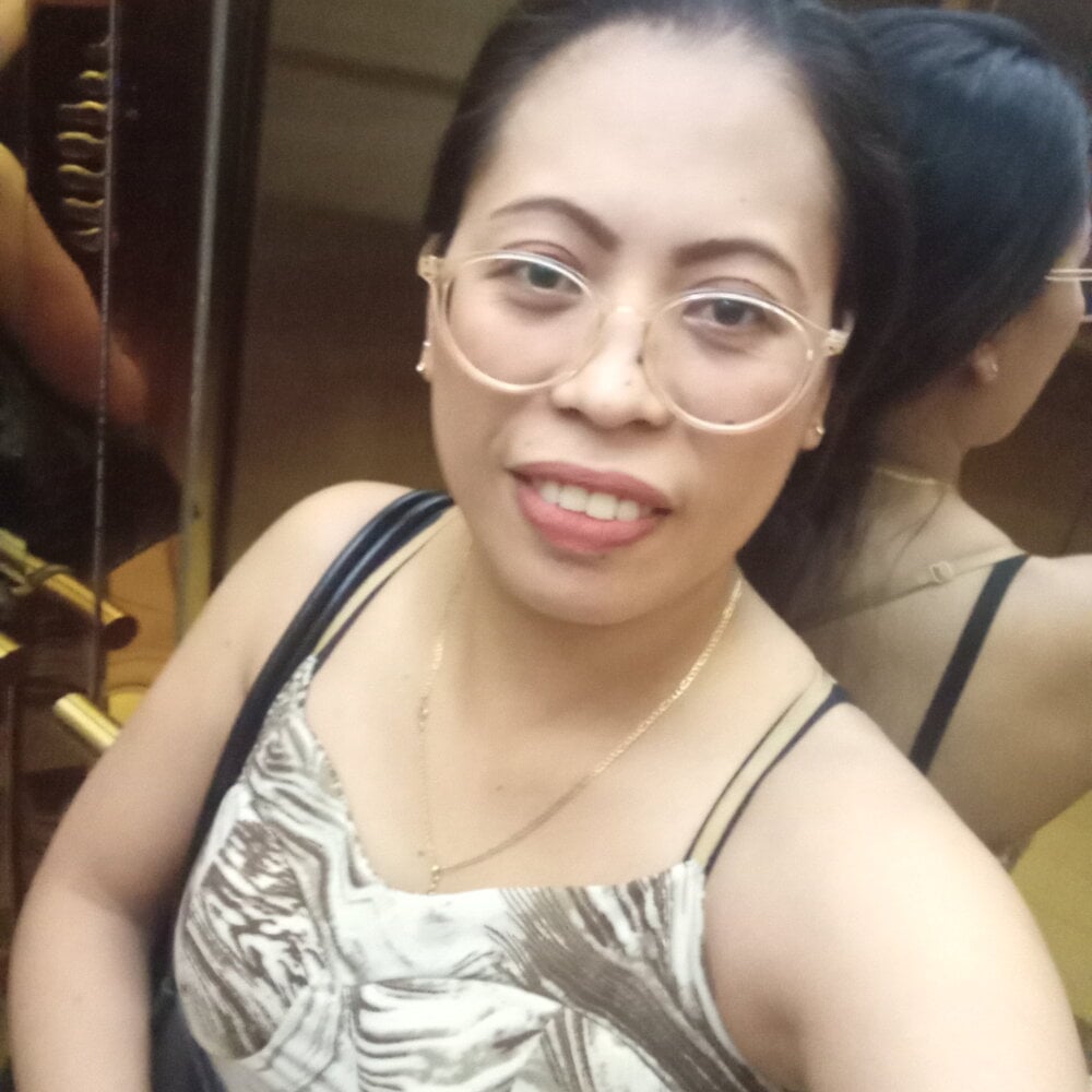 elivecams.com asianpinaylovers livesex profile in i-dont-cam-here-much-anymore-but-i-will-pop-on-at-random-times cams