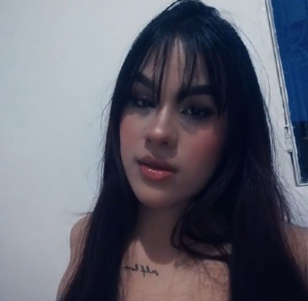 livesex.fan alanna_milk_ livesex profile in you-are-in-heaven-honey cams