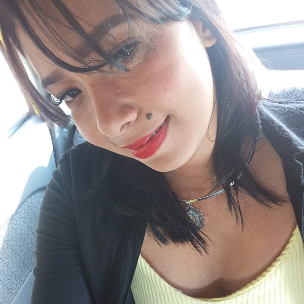 livestrip-joy.com sofi-bless livesex profile in spanish cams