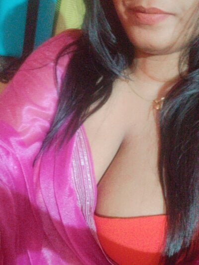 Sassy-Queen - topless milfs