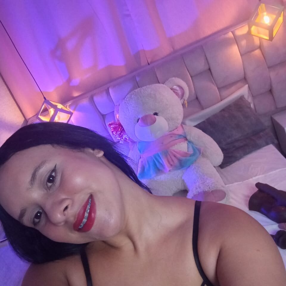 pornos.live alanaasmithxx livesex profile in follow-me-ig-analoveee219-you-can-find-me-online-from-5-am-to-7-am-and-2030-to-12-am-time-colombia cams