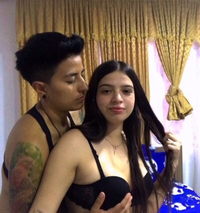 Ary_zakura Couple Oilshow Online Webcam Strip
