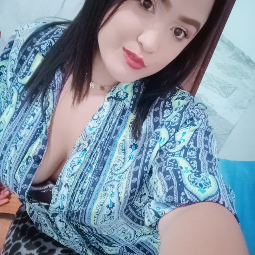 mia-benet profile
