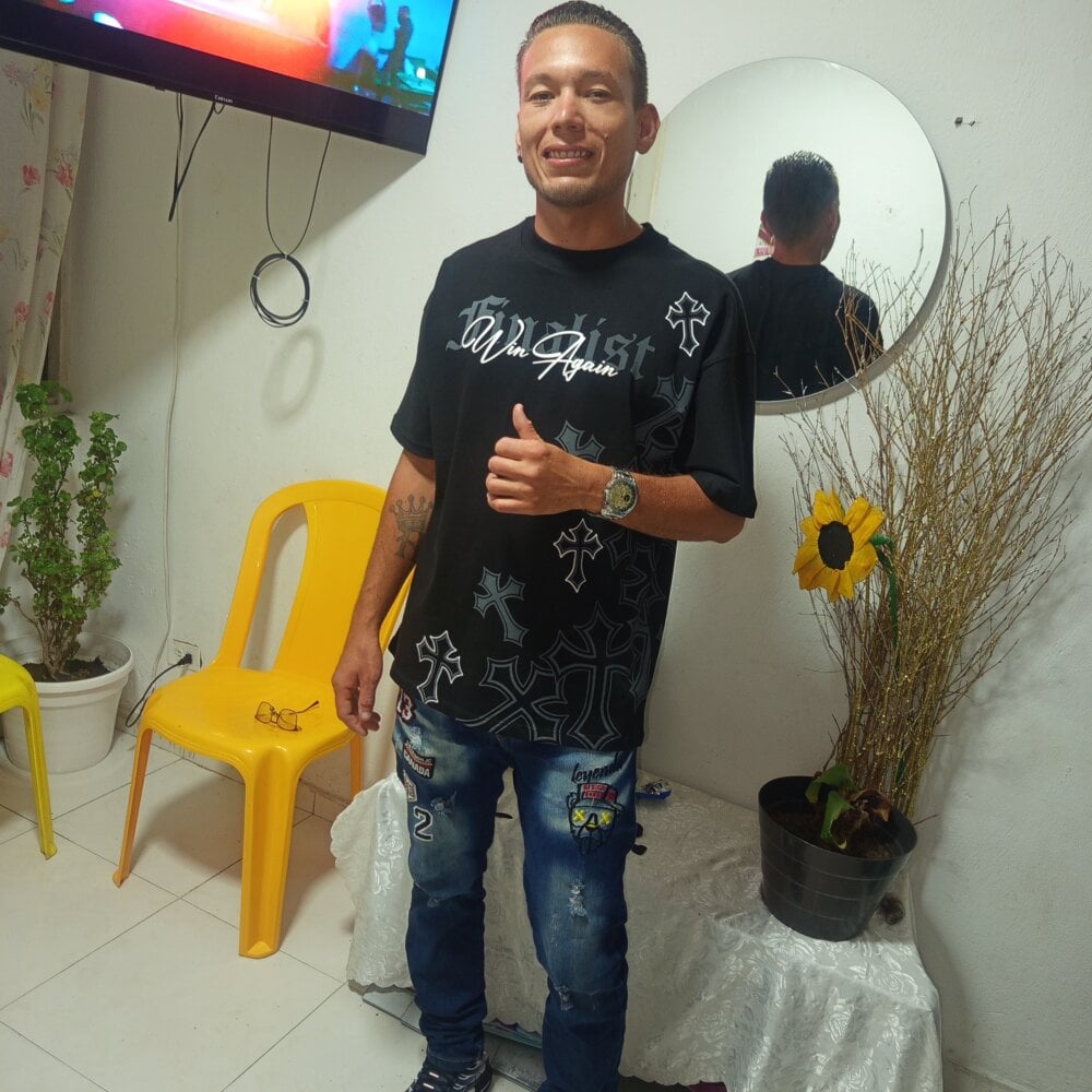 gregoris34's Offline XXX Chat