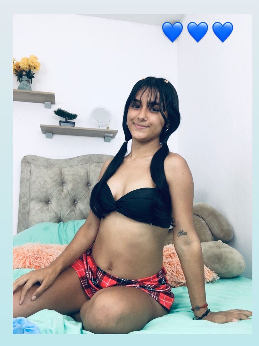 Watch  samantta_sexy18 live on cam at StripChat