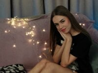 bella_hanson's Offline Chat Room