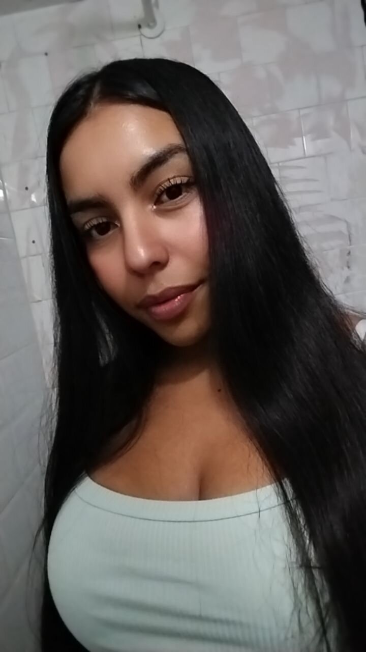 BrunetteAbby_