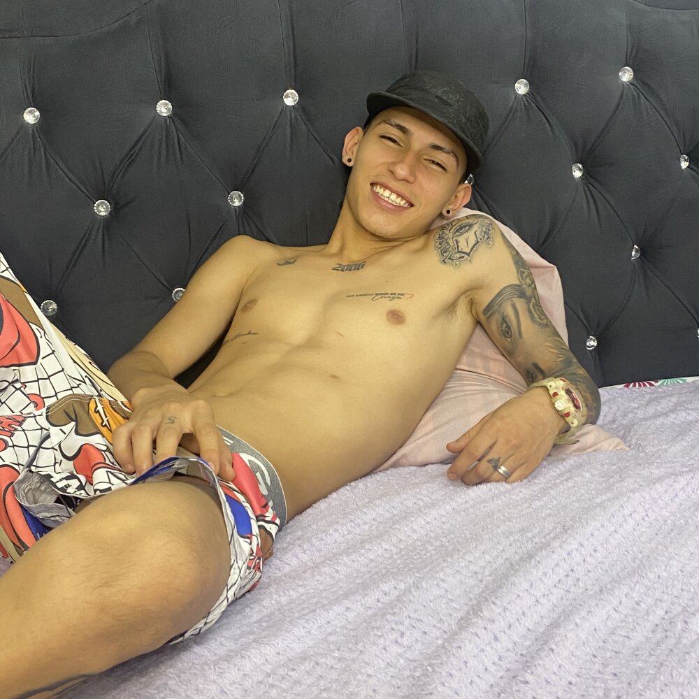 Mike__sanz live cam model at StripChat