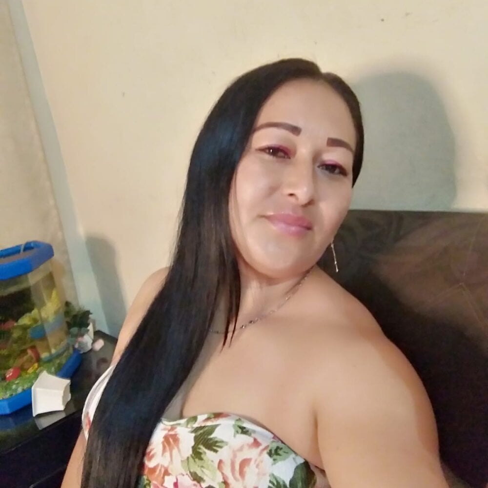 keilaadams2 from stripchat