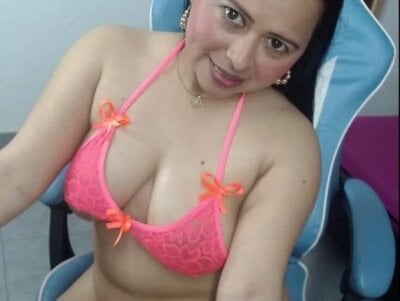 KattyEuphoria Female Facesitting Webcam Striptease