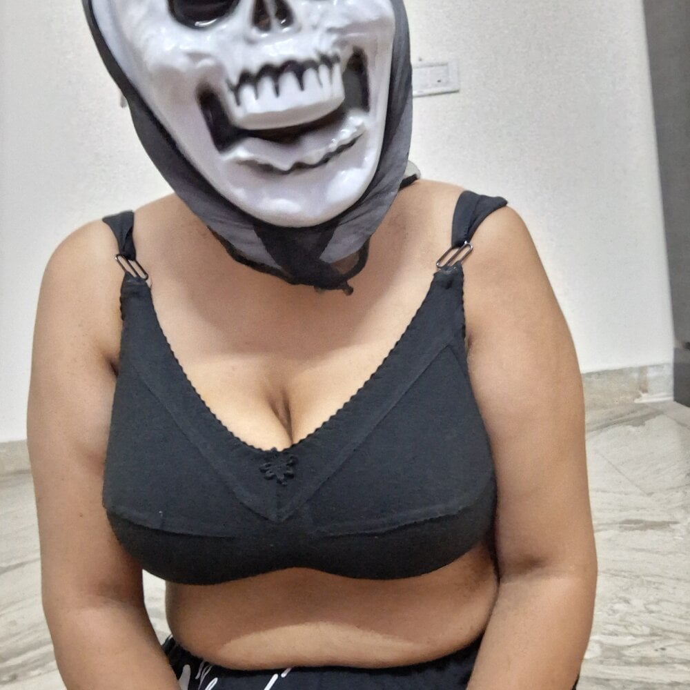 arti_solanki webcam profile - Dominican