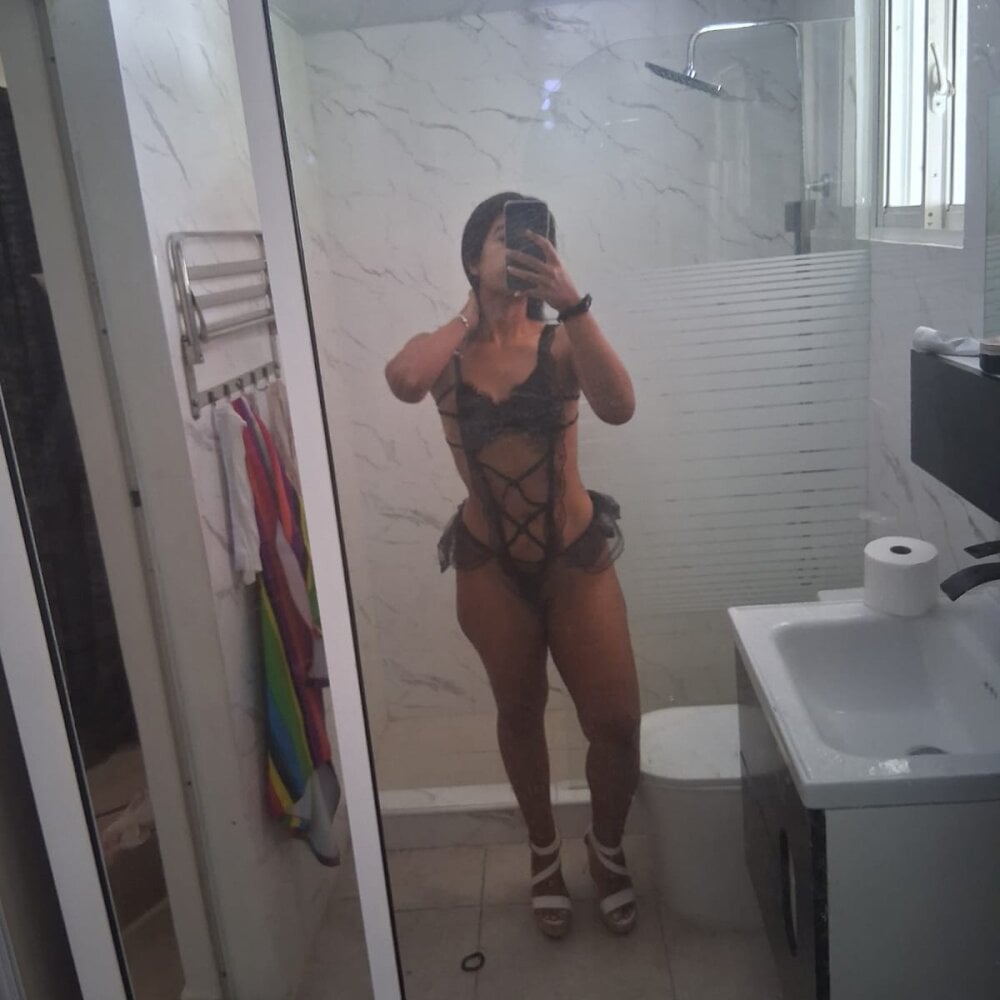 livesexr.com sexypinkhorny livesex profile in spanish cams