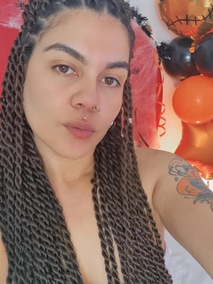 Live sex webcam photo for nicolette_rock #290205337