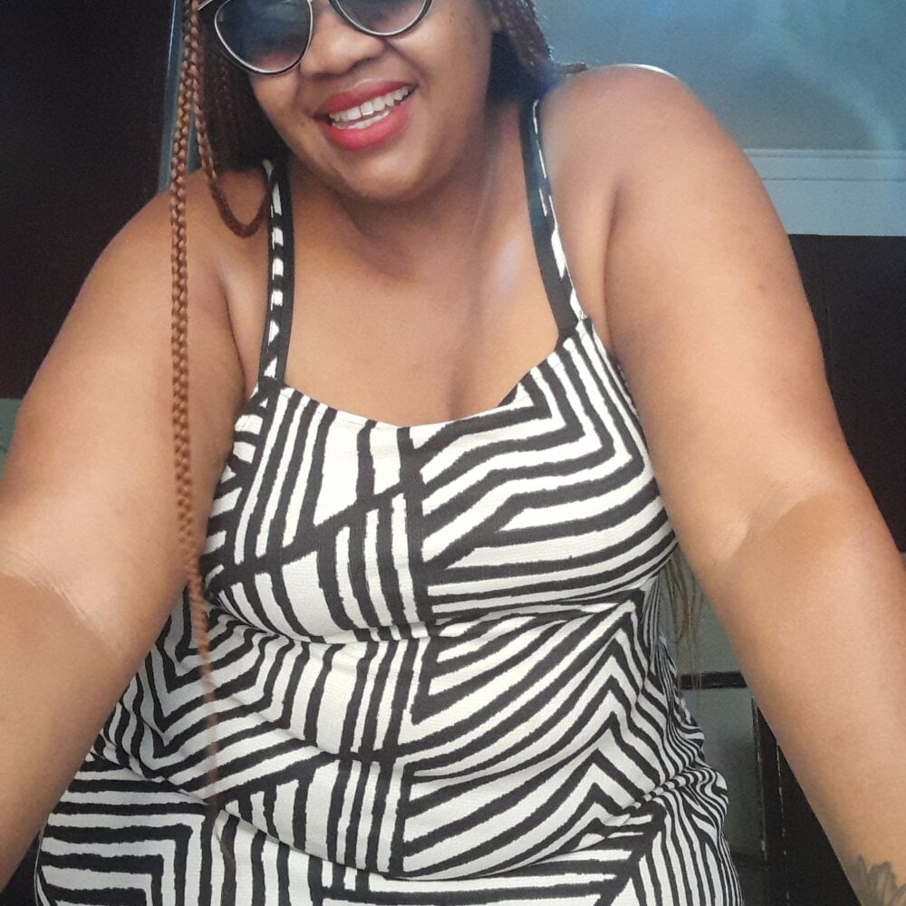 MIGHTYASSS live cam model at StripChat