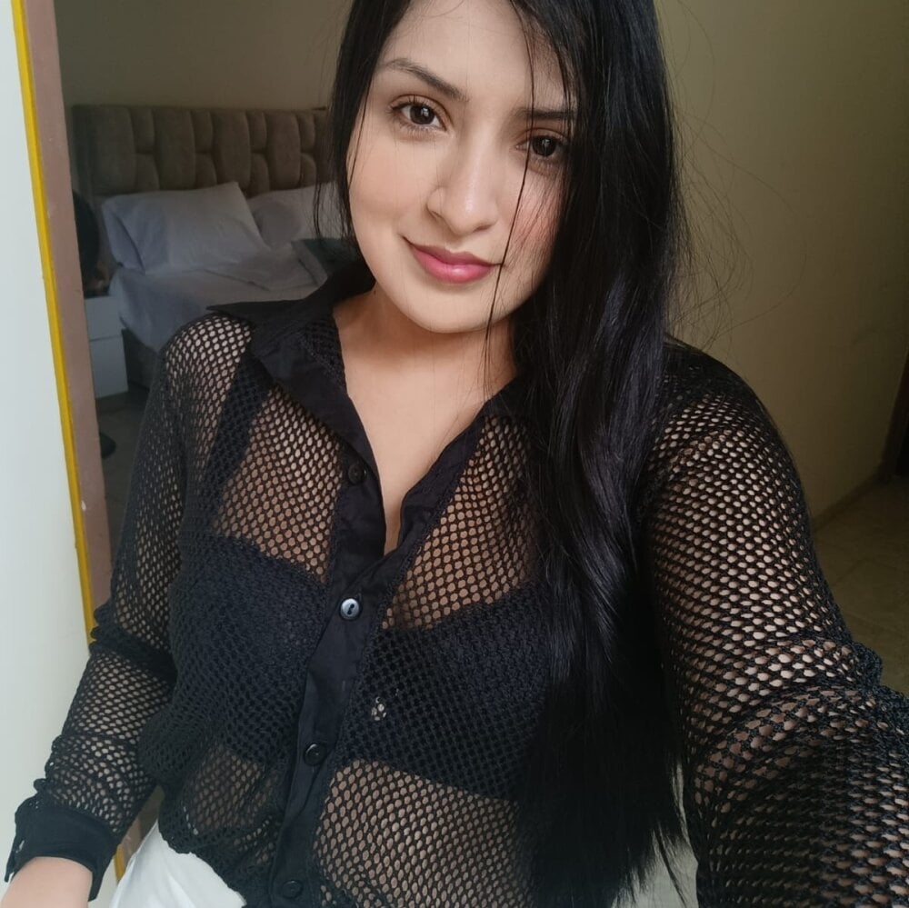 groupsexlivecams.com sophiiaa_19 livesex profile in uks-girl cams