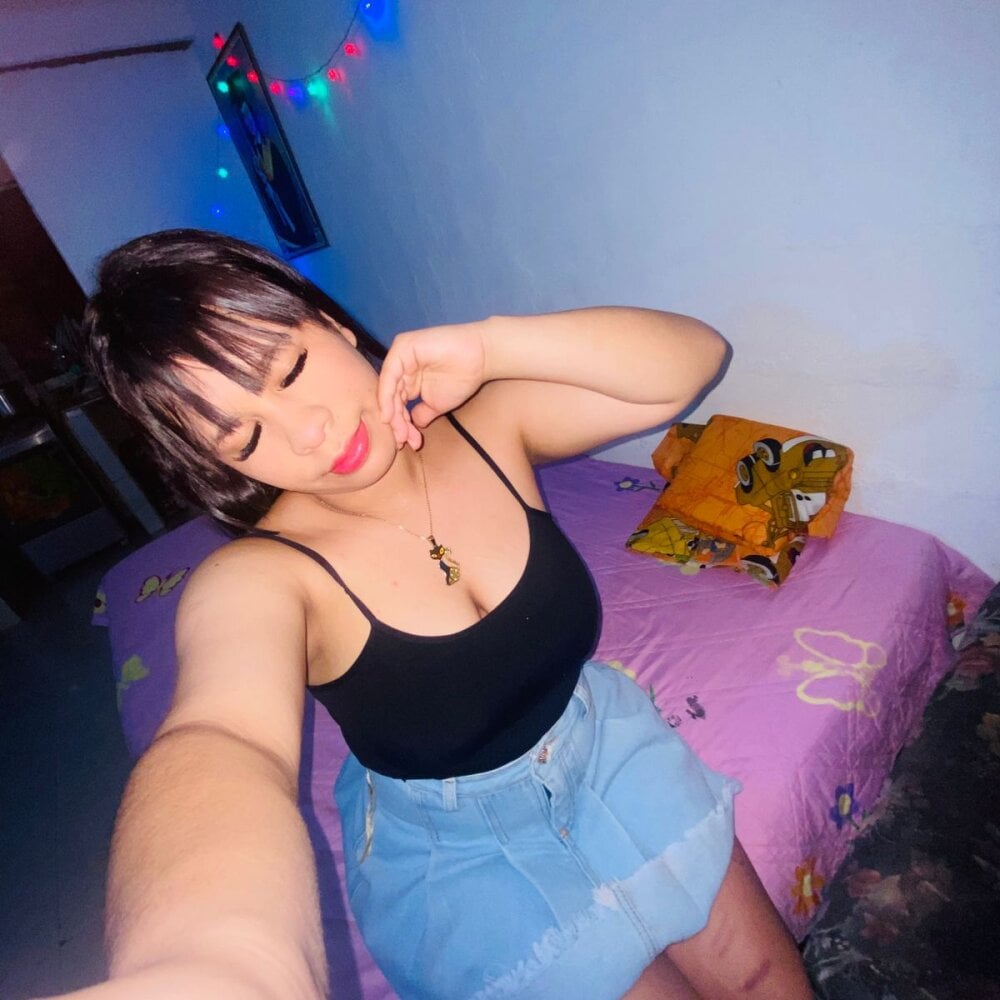 mia_allenn webcam profile - Azerbaijani