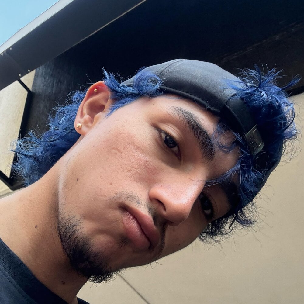 Zein_Maverick's Offline XXX Chat