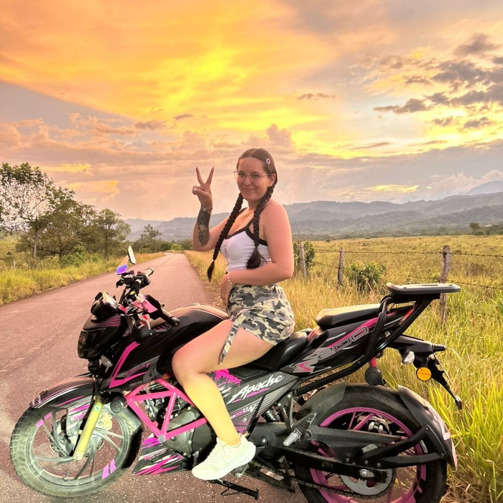 247camsex.com foxy_megan livesex profile in colomb cams