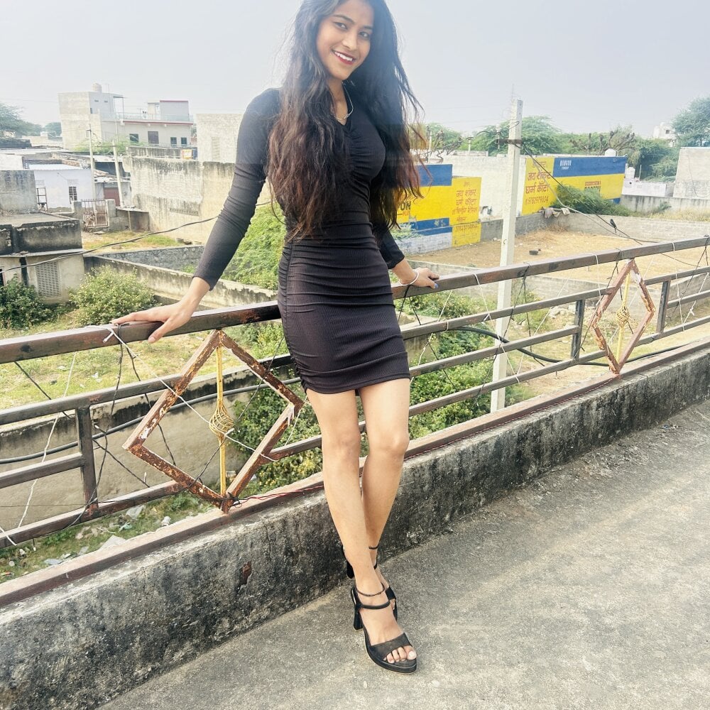 Yours-Zeenat Chat XXX offline