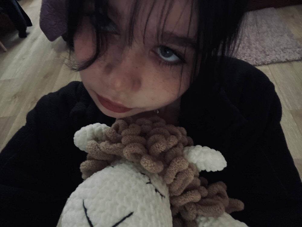 247camsex.com nightaylin livesex profile in white-hair cams