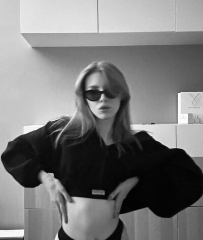 CatherineZetaJoys Female Petiteblondes Live Cam Nude