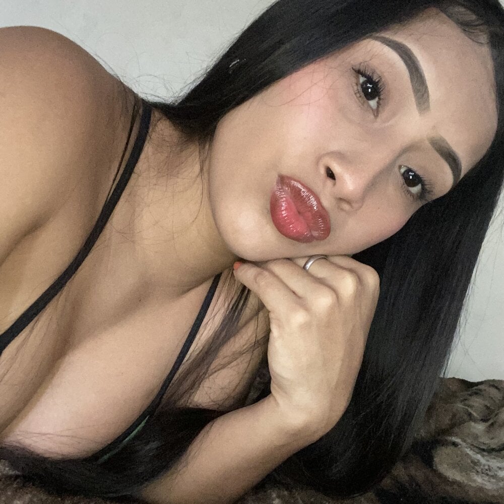 mega-camsex.net yesyhills livesex profile in peru cams