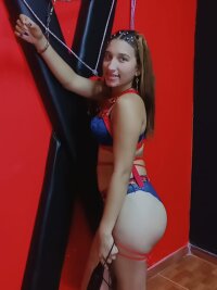 submissivegirls-BDSM's Offline Chat Room