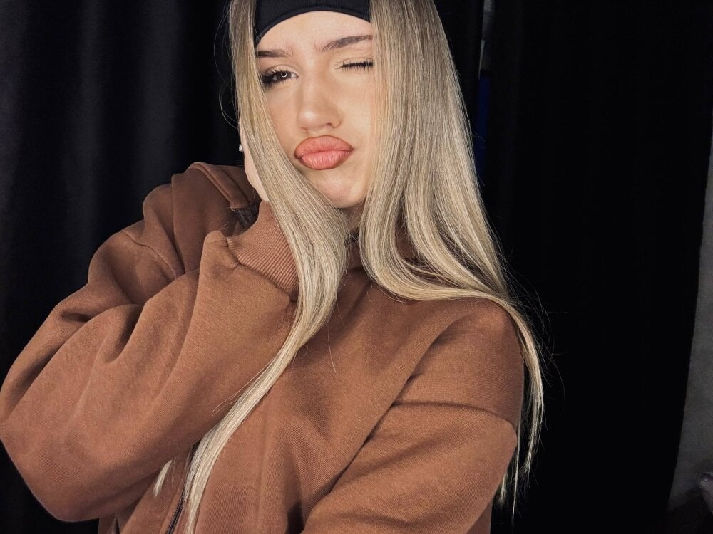 White__a__Black's Offline XXX Chat