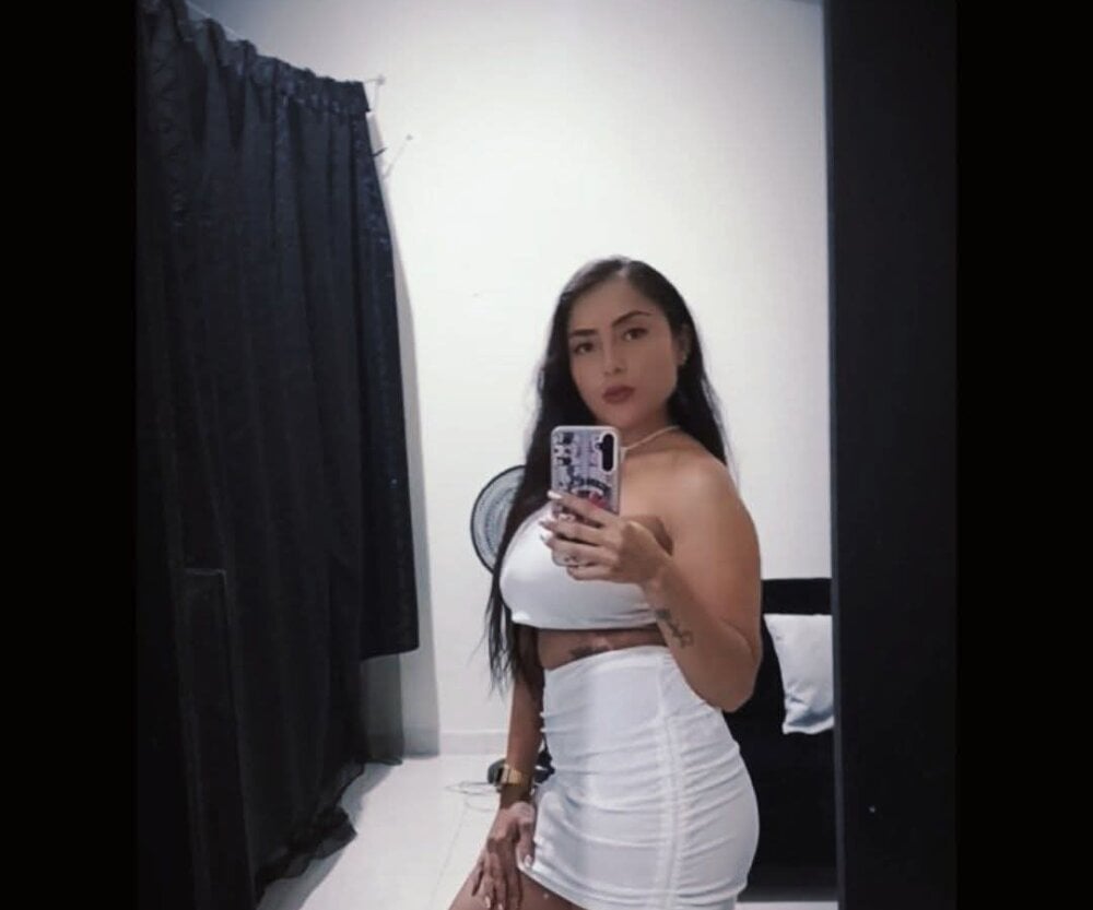 grandezil12 from stripchat