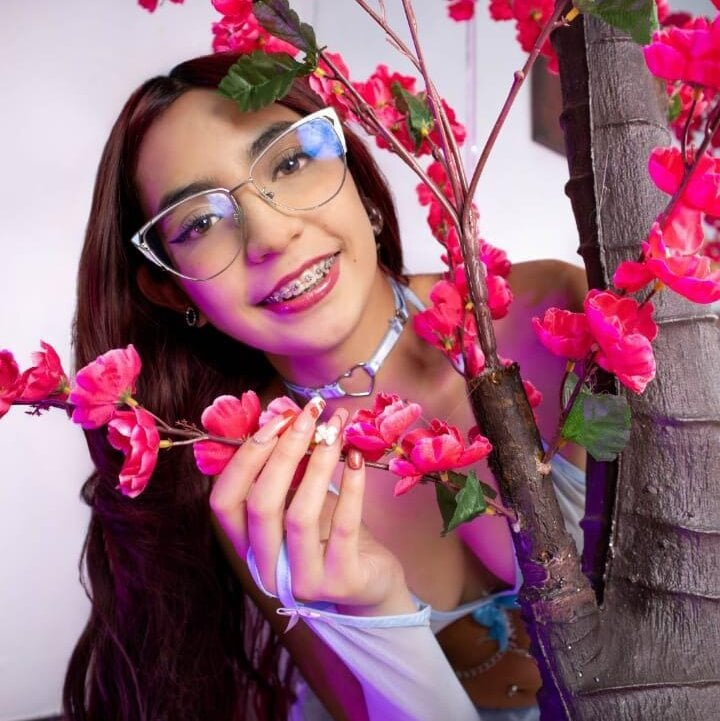 iluvcams.com sophietoms livesex profile in english cams