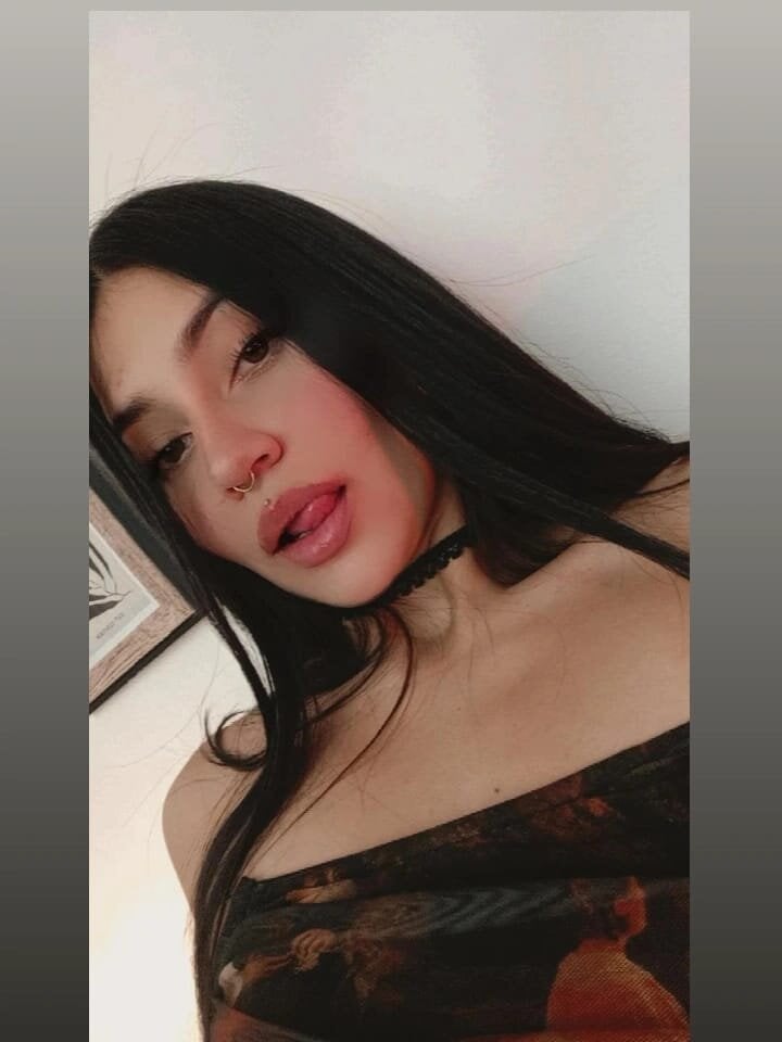 sexcam3d.net emma-green0 livesex profile in canada-dont-ask-where cams