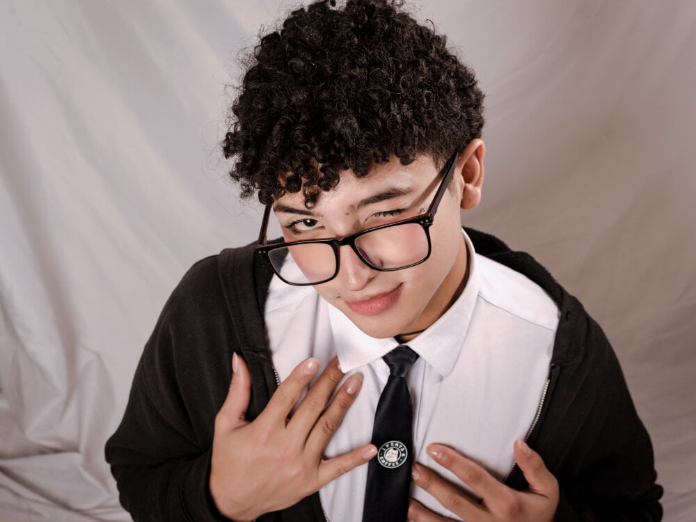 Valentin0_3's Offline XXX Chat