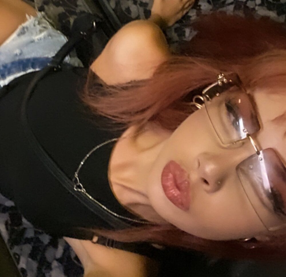 myliveeroticcams.com olyviabella livesex profile in caucasian cams