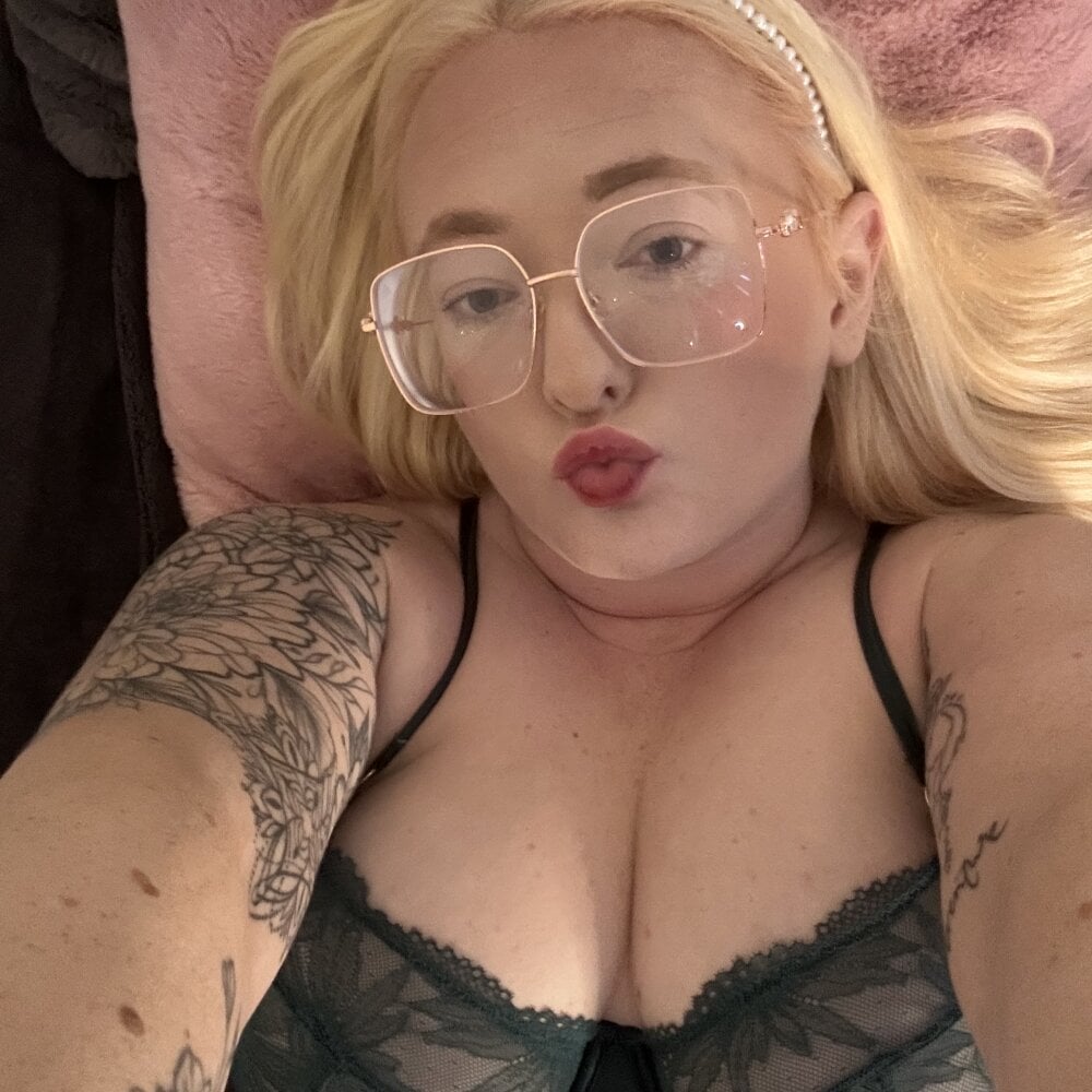 pornsexycams.com sashamaexox livesex profile in white cams