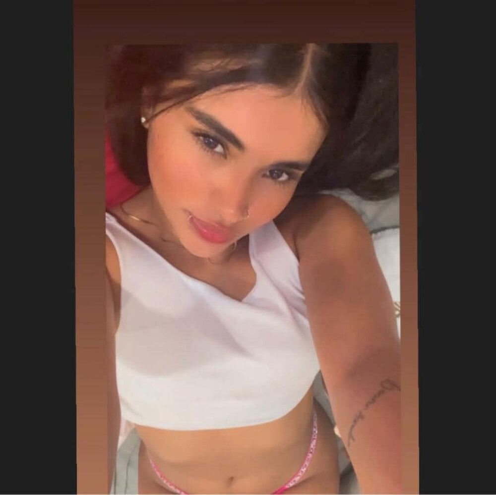 livesex.fan zafiroknox livesex profile in in-the-paradise-of-sins cams