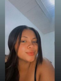 lararosee__'s Offline XXX Chat