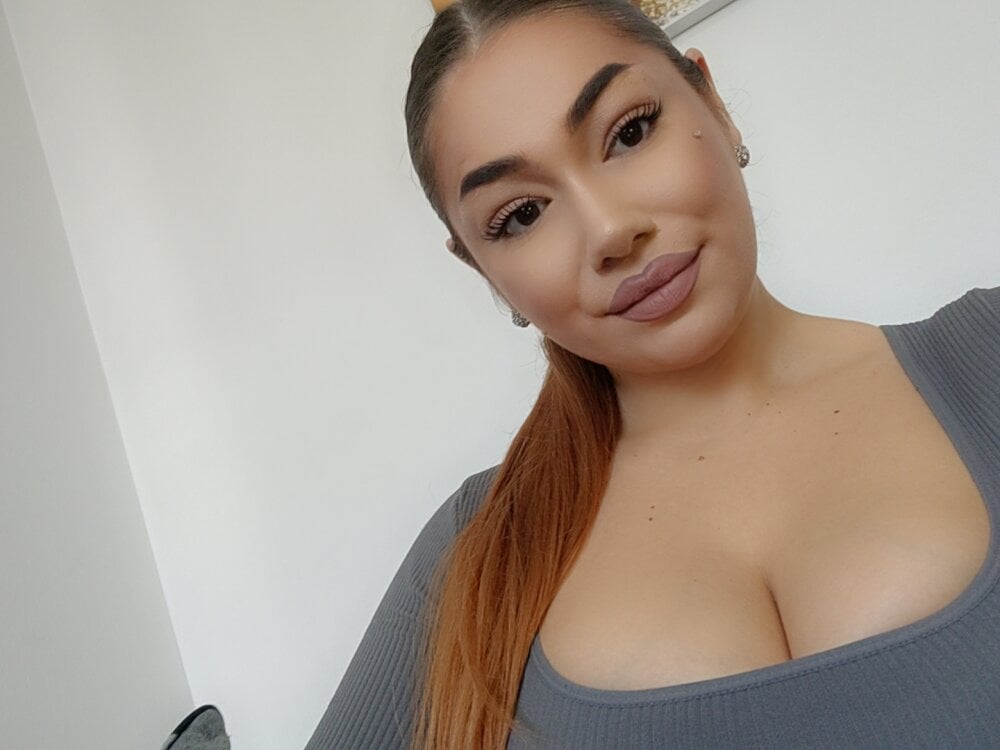 livesex.fan ella_sweety livesex profile in bisexual cams