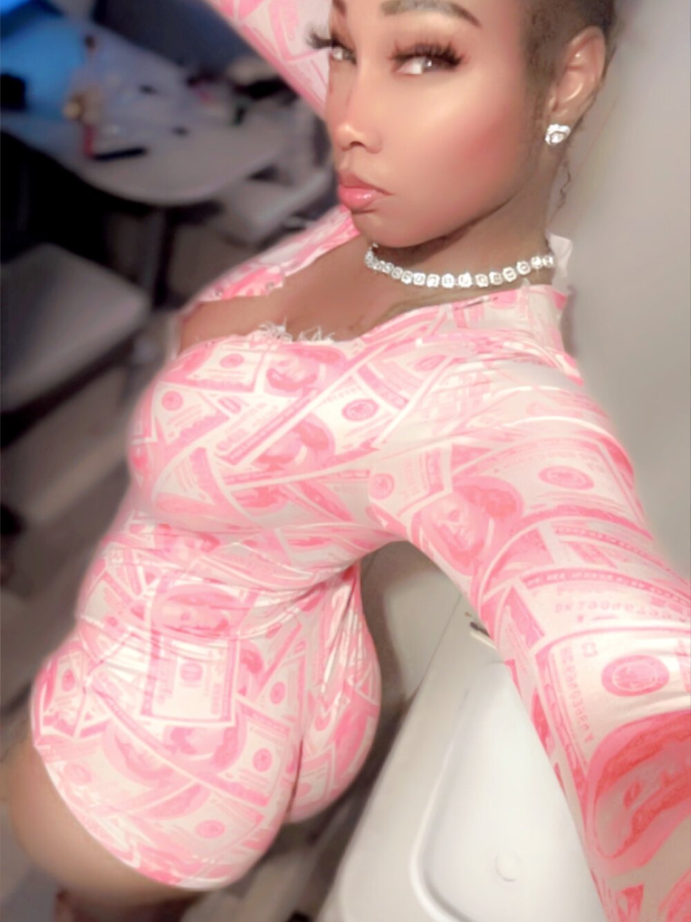 cam-performer.com queencalimod livesex profile in middle-of-nowhere cams
