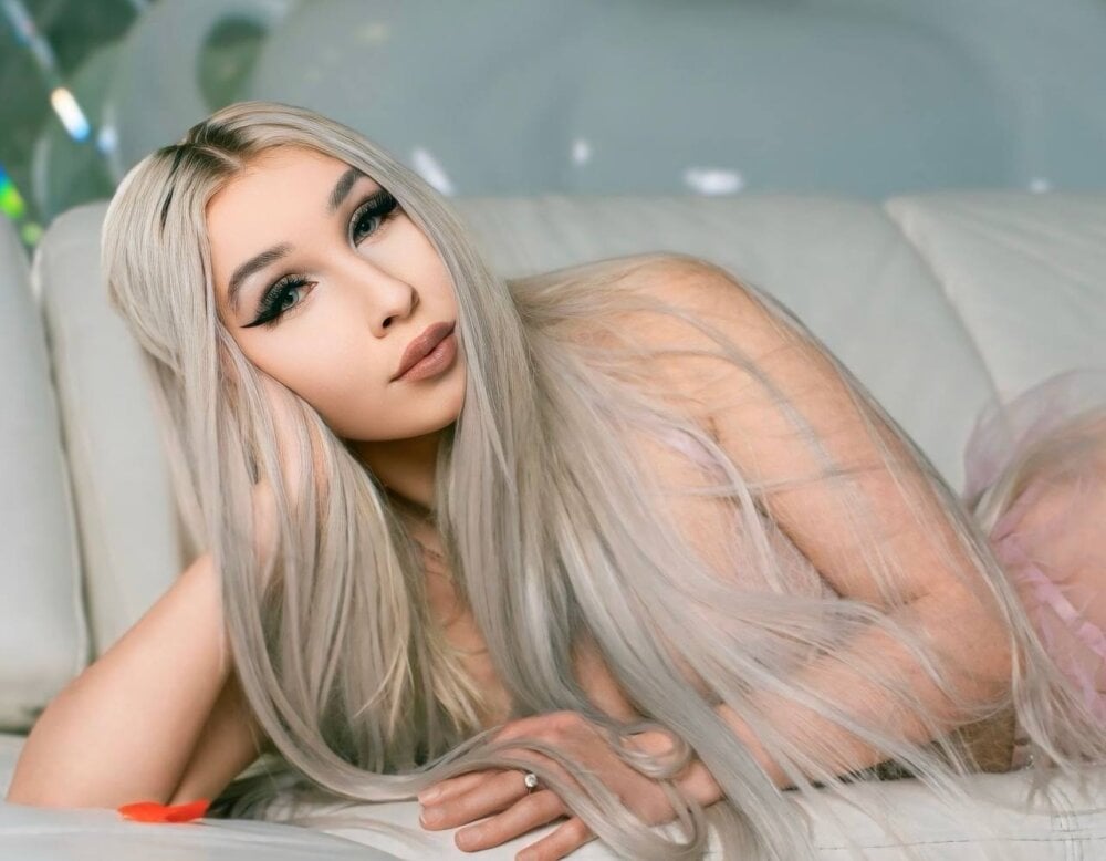 stripchat luxuryblond webcam profile pic via pornsexycams.com