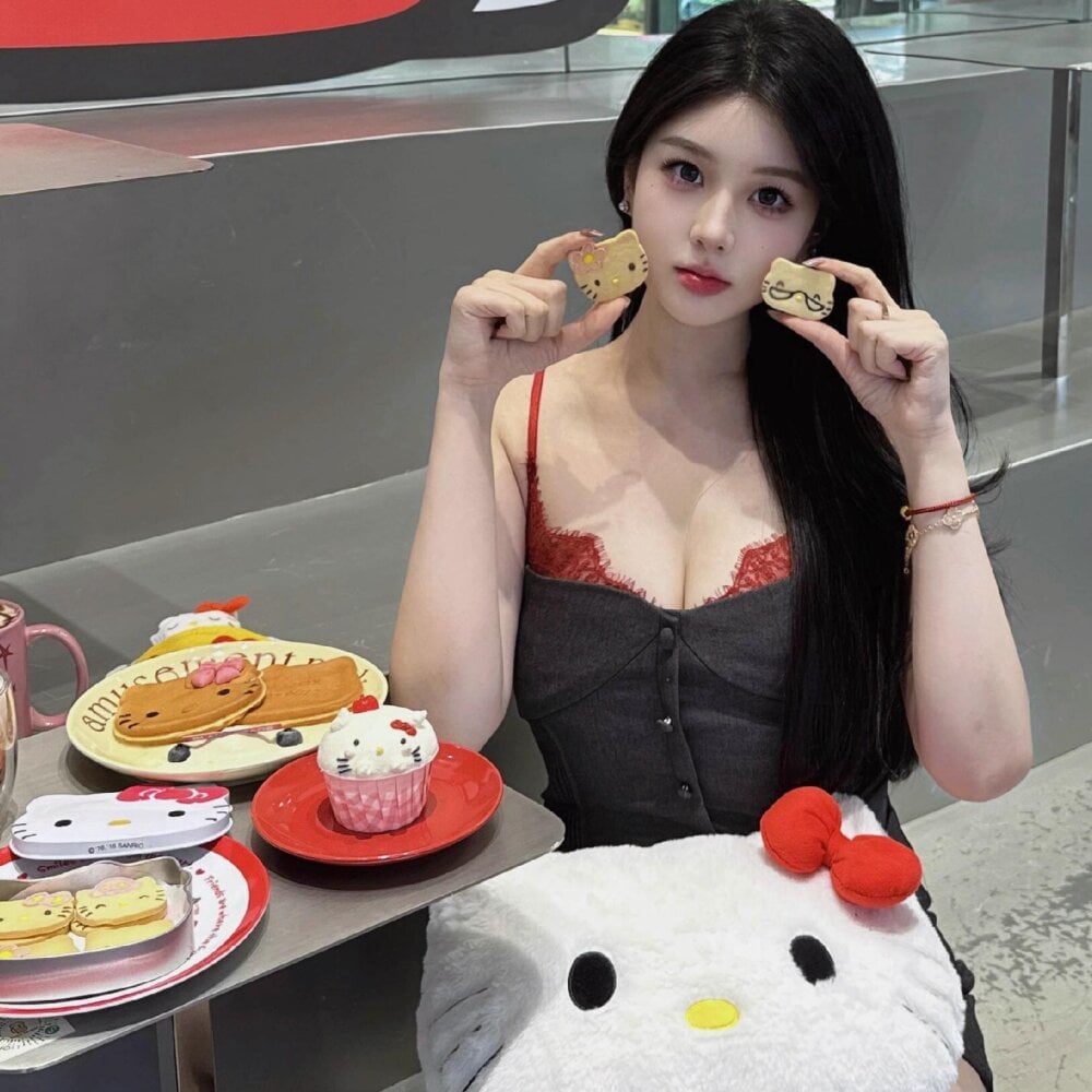 Cam girl Summer-Momo