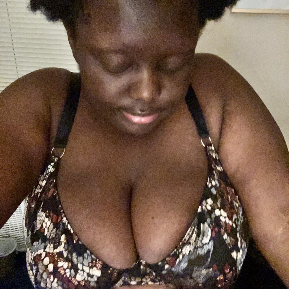 -yagurlwest from stripchat