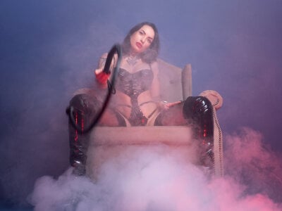 NataliaCristal Live Cam on StripChat