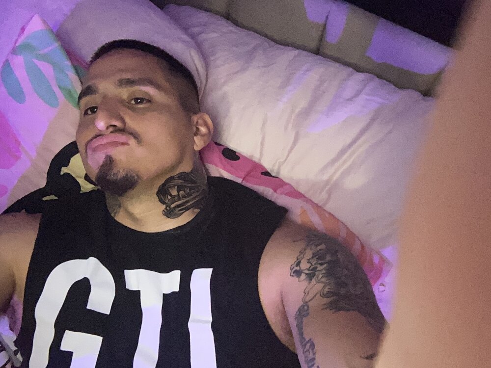 tha_rod69's Offline XXX Chat