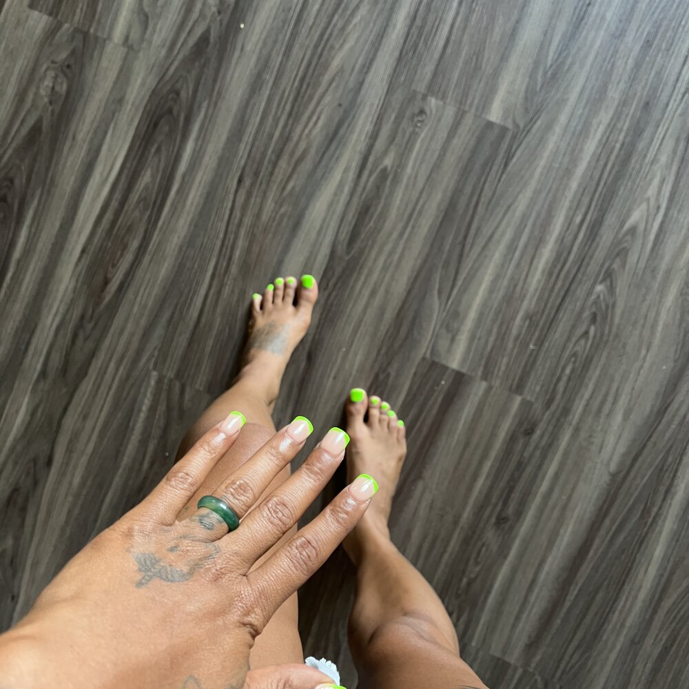 Live sex webcam photo for OfficialChrissySnoww #290153787