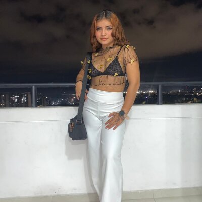 Kandy_Hot06