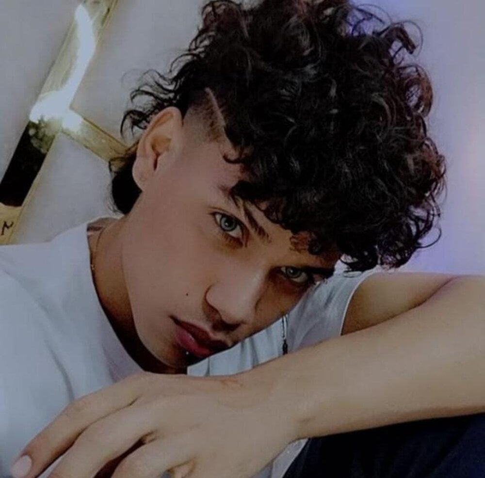 Live sex webcam photo for Philippe_Sexy #289621381